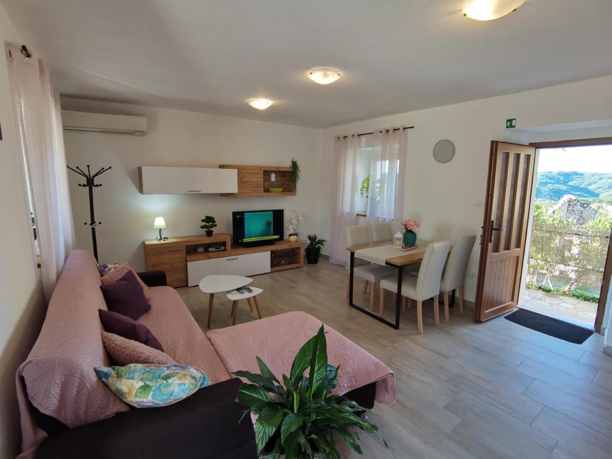 Jasmina Apartment Hum ภายนอก รูปภาพ