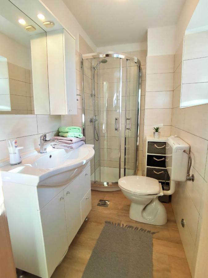 Jasmina Apartment Hum ภายนอก รูปภาพ