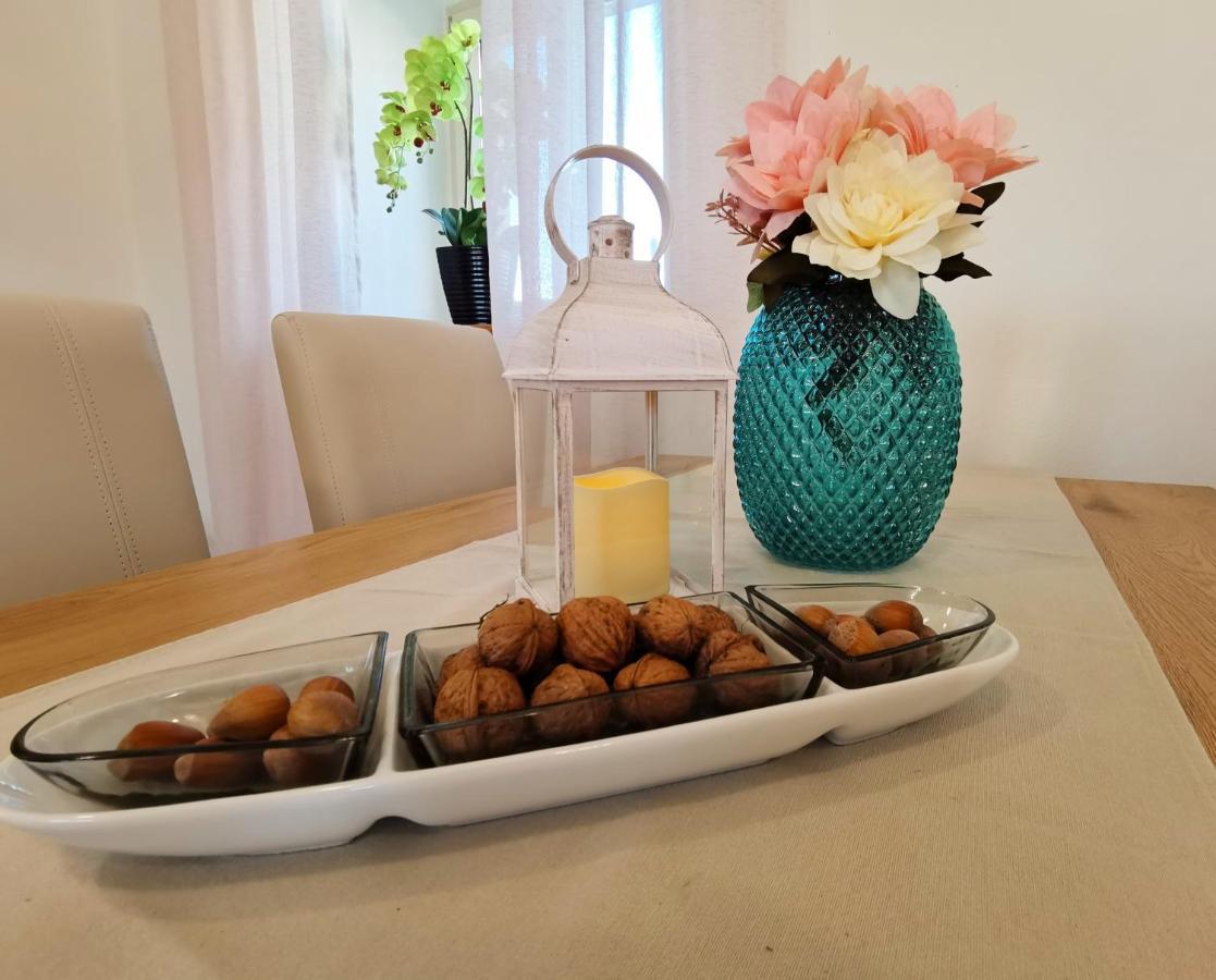 Jasmina Apartment Hum ภายนอก รูปภาพ
